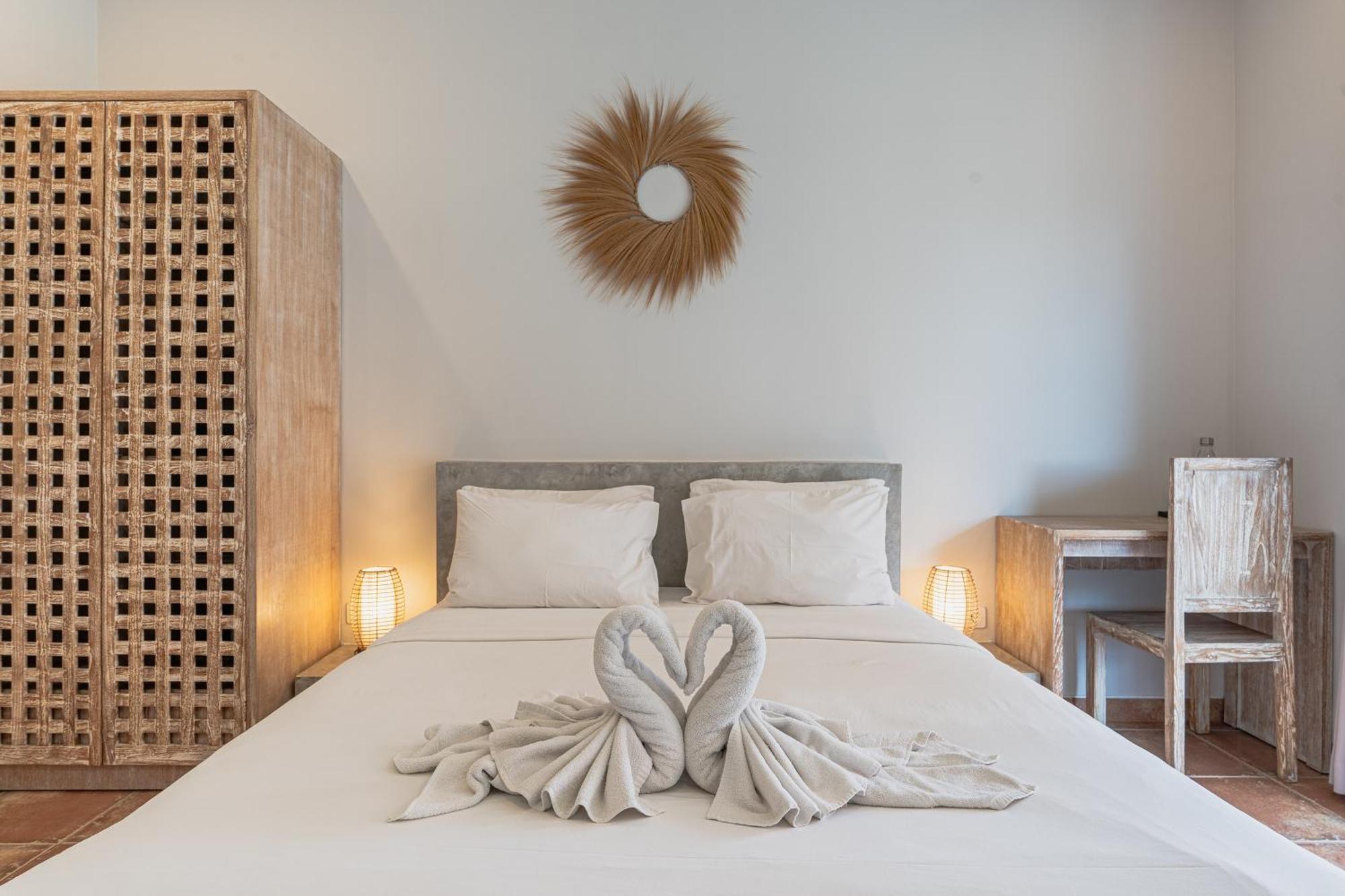 Malam Hari Apartemen Canggu (Bali)